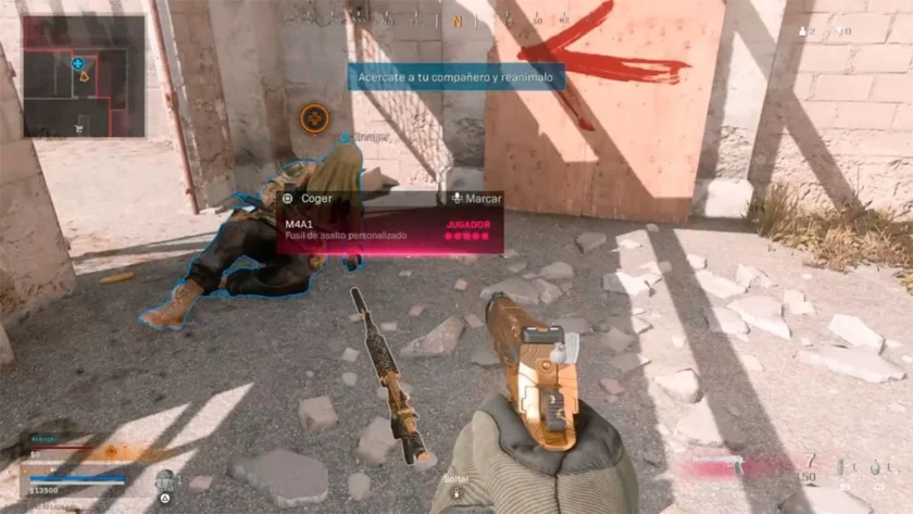 Arma personalizada de jugador identificada con color rosa en el Warzone clásico