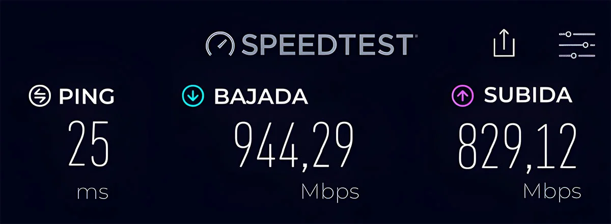 Resultado de Speedtest con 25 ms de ping, 944 Mbps de bajada y 829 Mbps de subida
